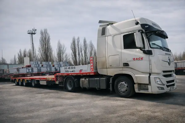Перевозка негабаритных и тяжеловесных грузов из Хабаровска